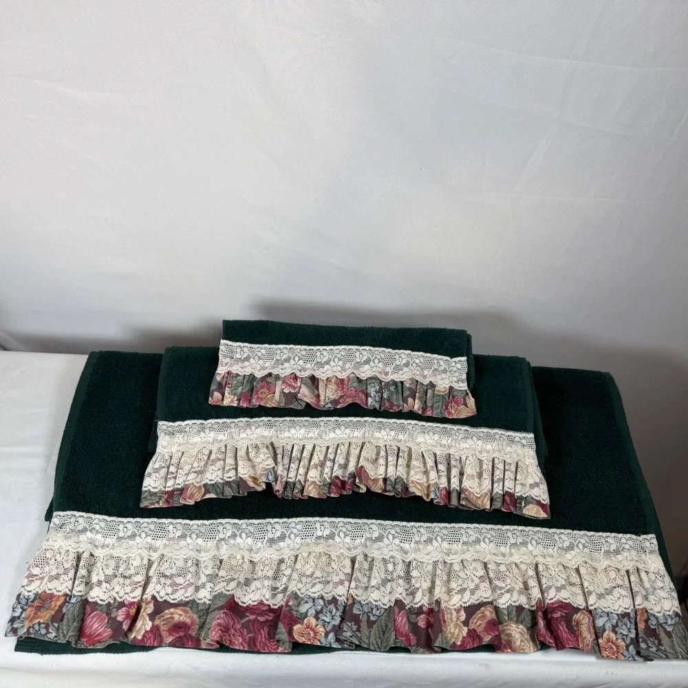 Vintage Jillian Rose Collection Green Floral Lace Ruffle Trimmed Towel Set 3 Pcs